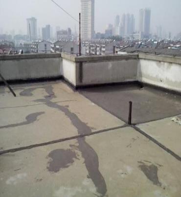 弥勒漏水维修 楼顶漏水是什么原因，楼顶漏水维修方法是什么?